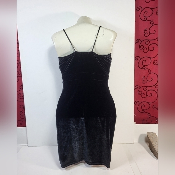 Boohoo Night Velvet Feel Black Dress - Picture 6 of 7